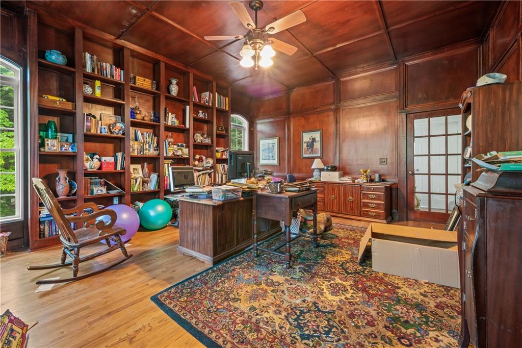 2555 Chattahoochee Lane