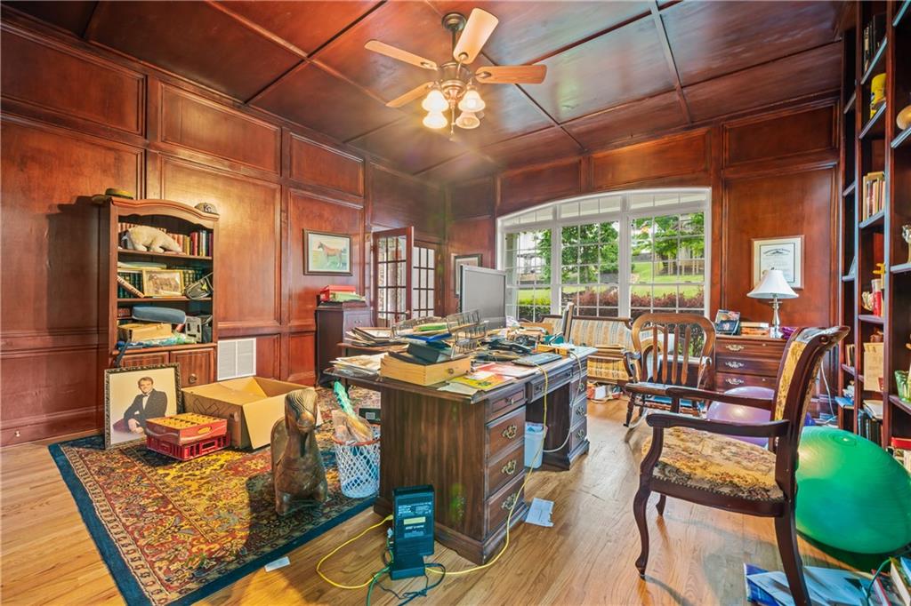 2555 Chattahoochee Lane