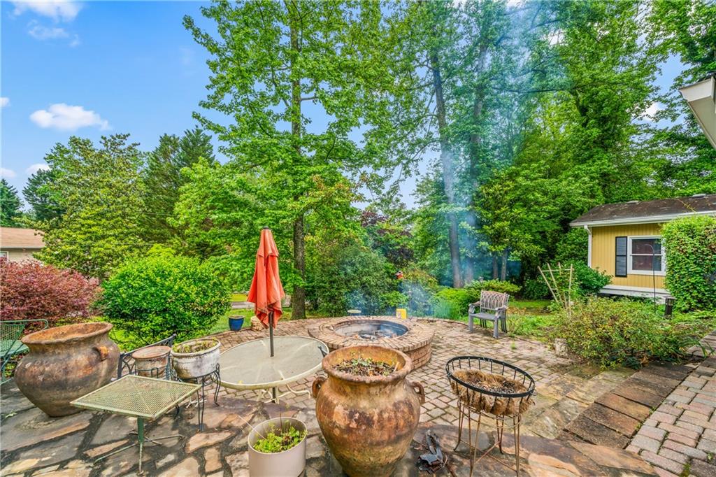 2555 Chattahoochee Lane