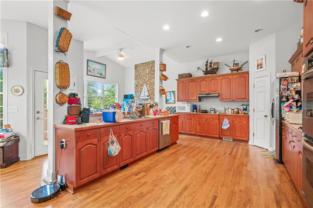 2555 Chattahoochee Lane