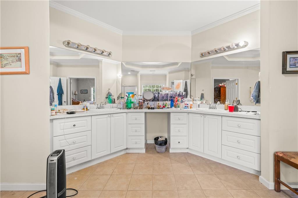 2555 Chattahoochee Lane