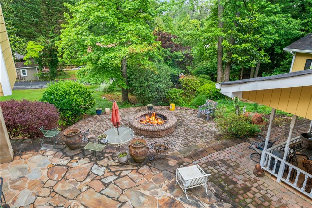 2555 Chattahoochee Lane