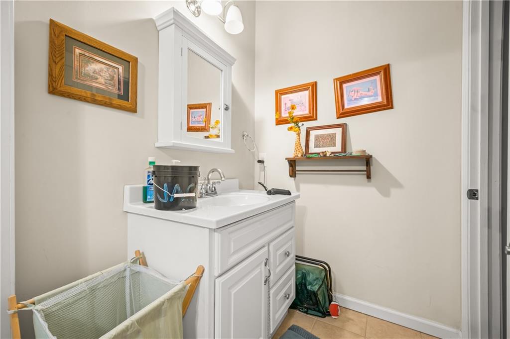 2555 Chattahoochee Lane