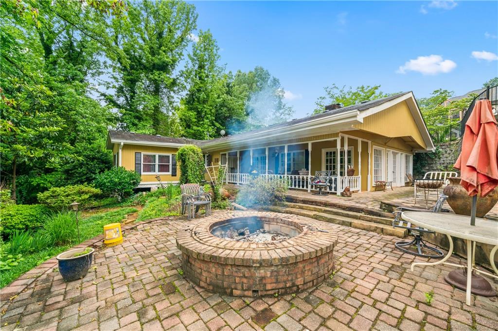 2555 Chattahoochee Lane