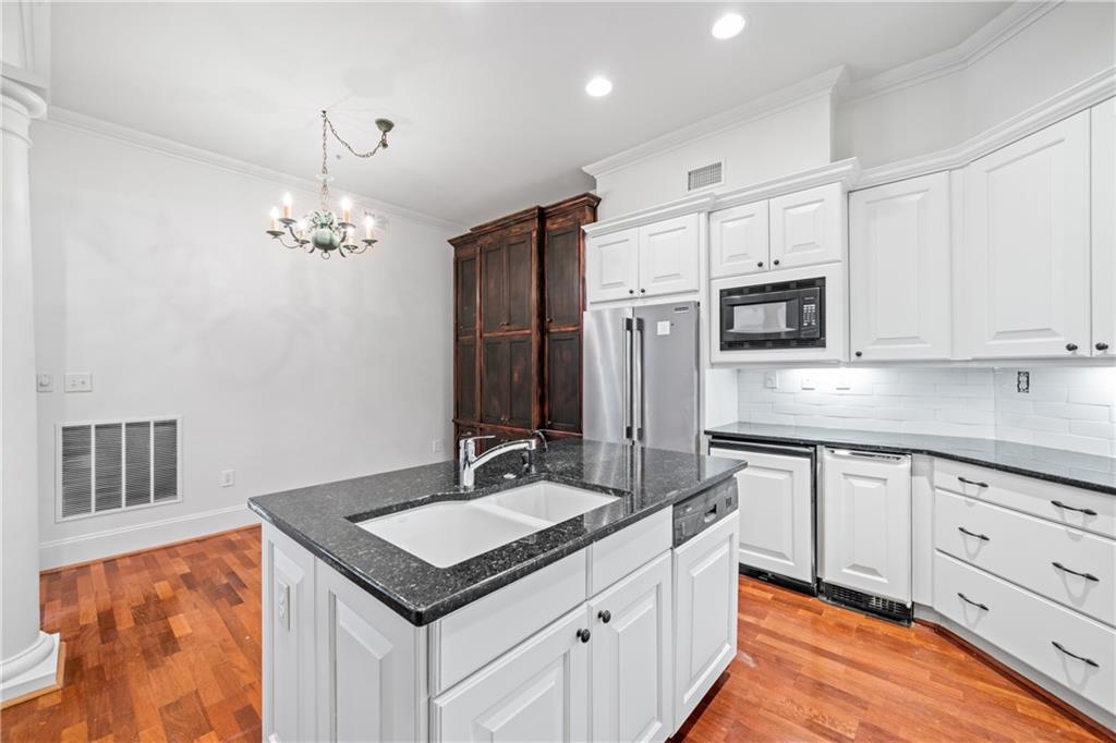 417 Clairemont Avenue Unit 109