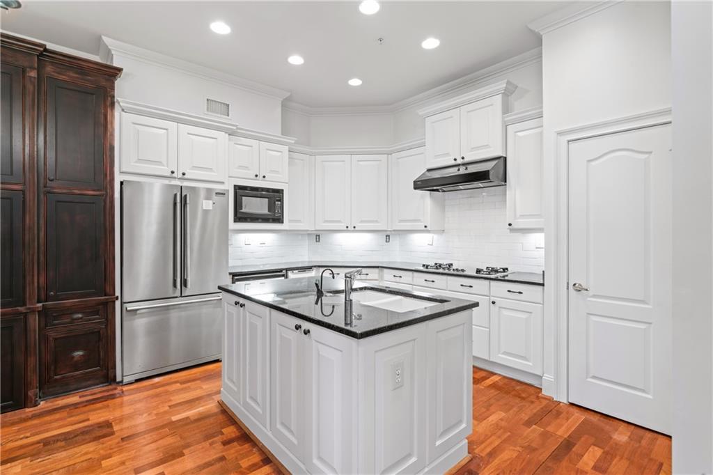 417 Clairemont Avenue Unit 109