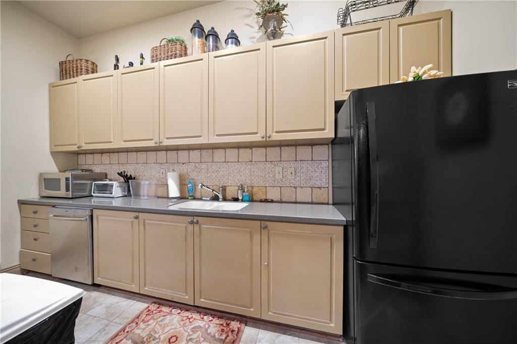 417 Clairemont Avenue Unit 109