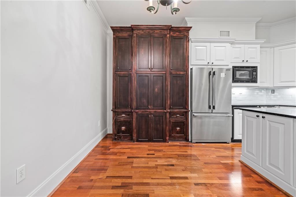 417 Clairemont Avenue Unit 109