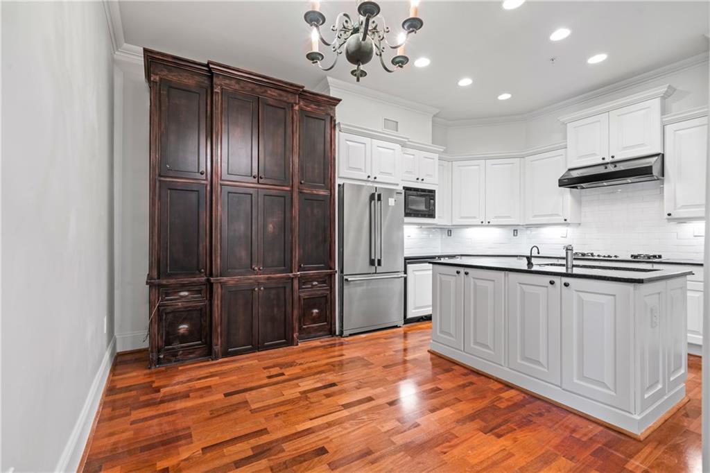 417 Clairemont Avenue Unit 109