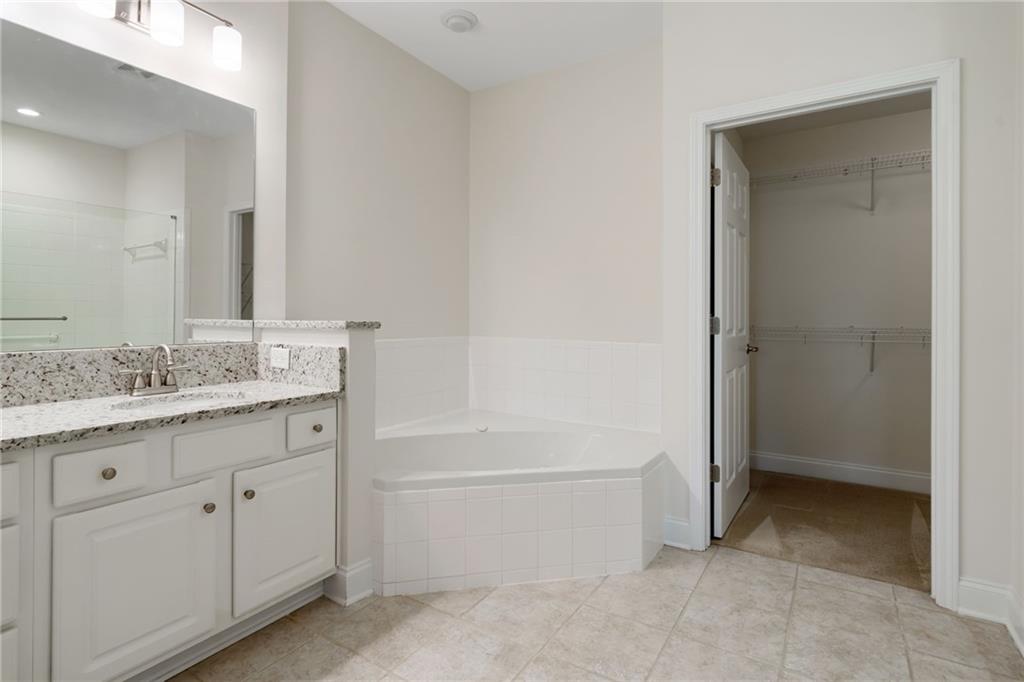 2561 Grapevine Circle Unit 104