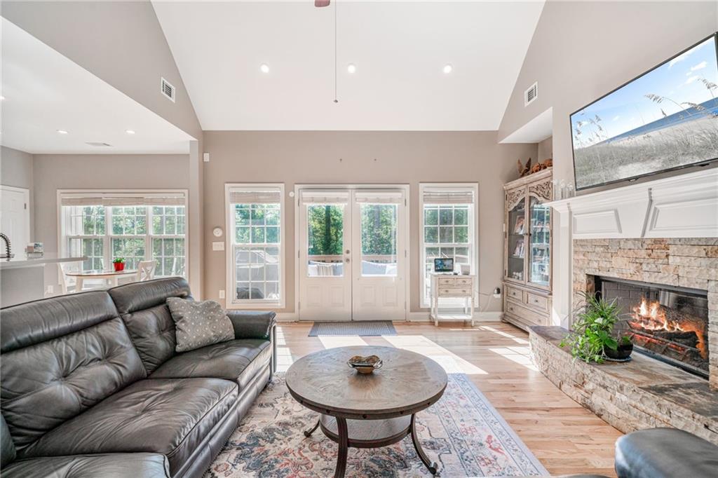 6642 Crestwood Peninsula