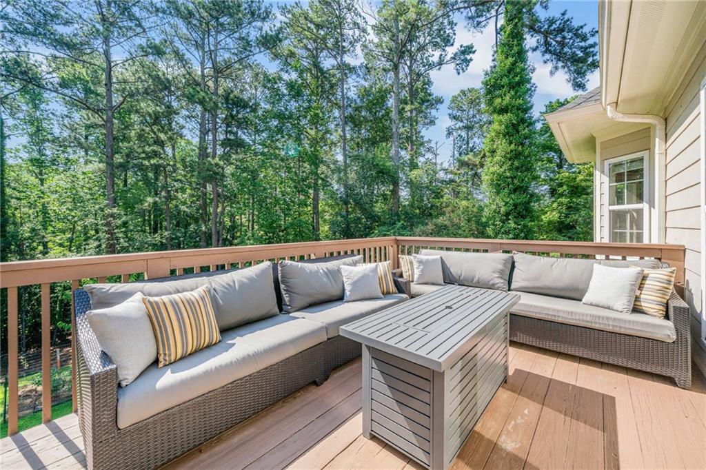 6642 Crestwood Peninsula