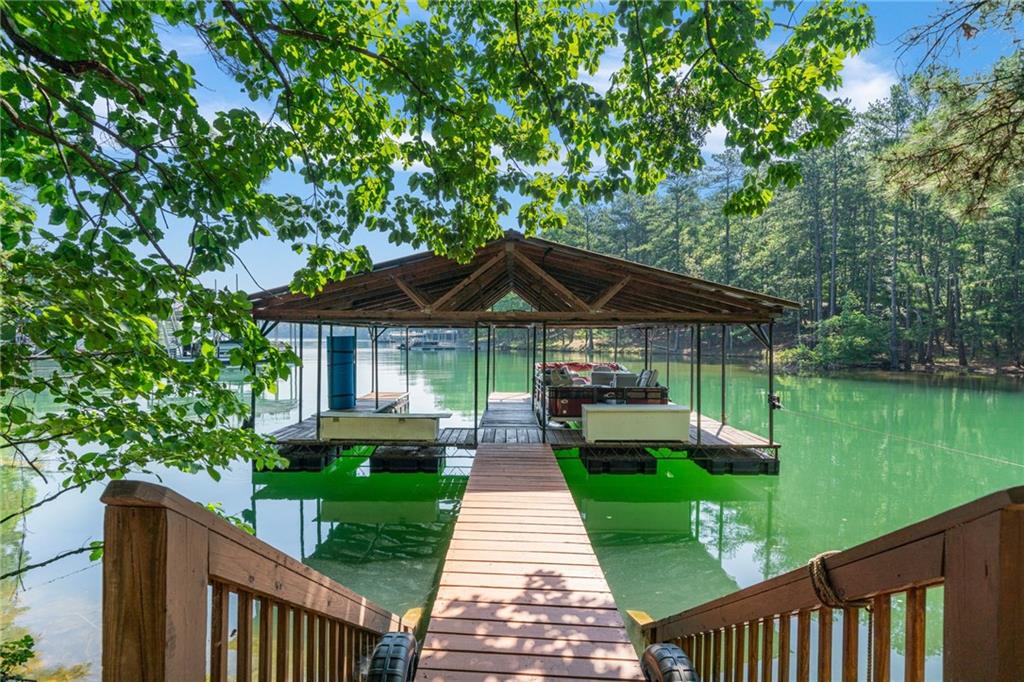 6642 Crestwood Peninsula