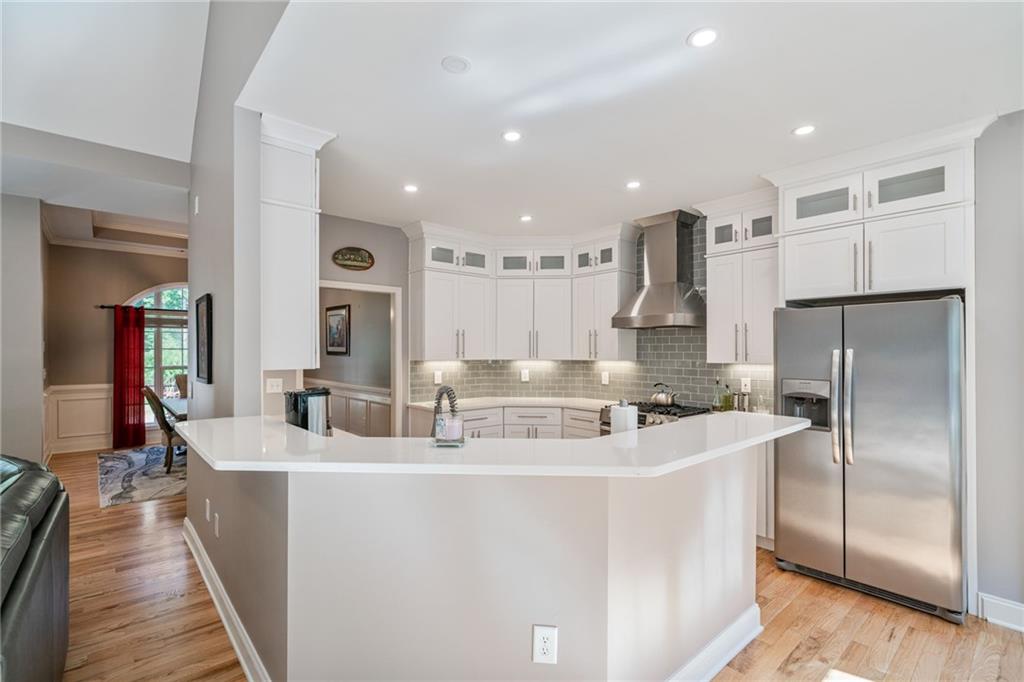 6642 Crestwood Peninsula