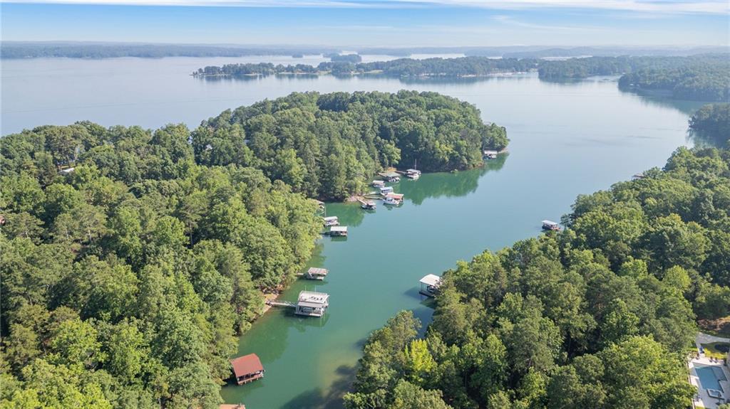 6642 Crestwood Peninsula