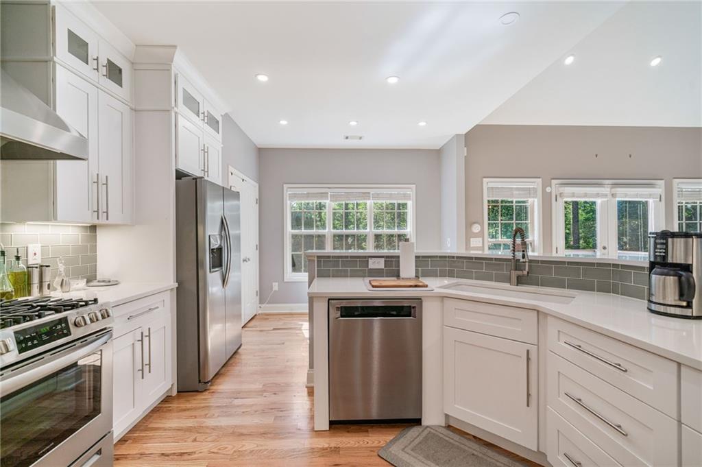 6642 Crestwood Peninsula