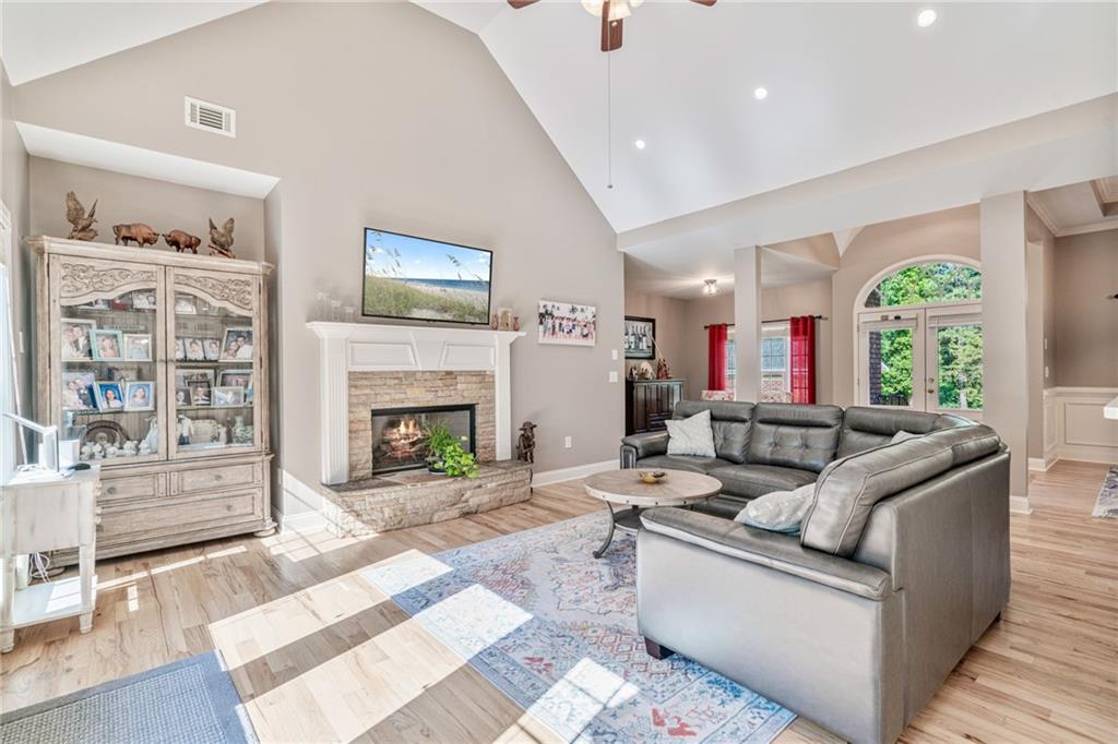 6642 Crestwood Peninsula