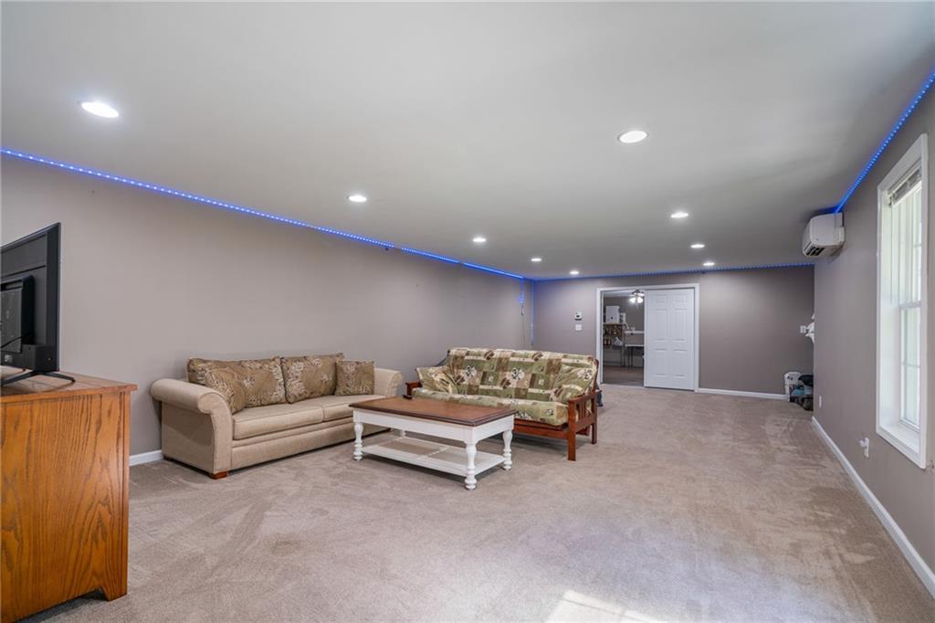 6642 Crestwood Peninsula