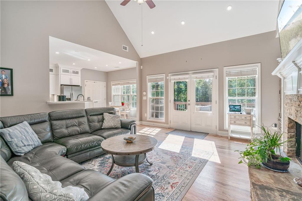 6642 Crestwood Peninsula