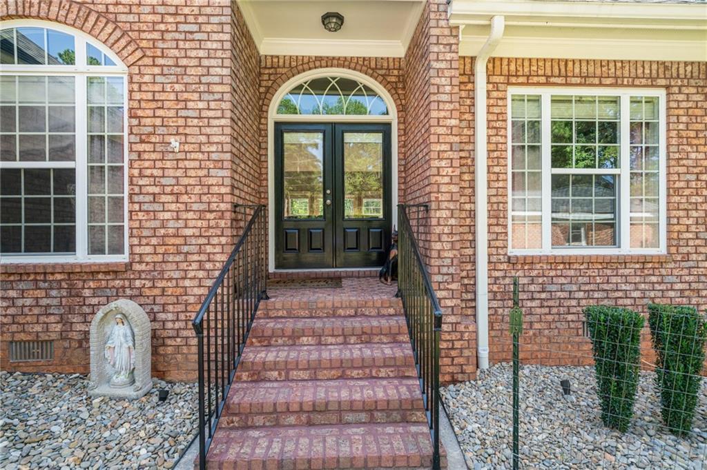 6642 Crestwood Peninsula