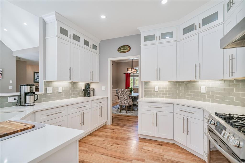 6642 Crestwood Peninsula