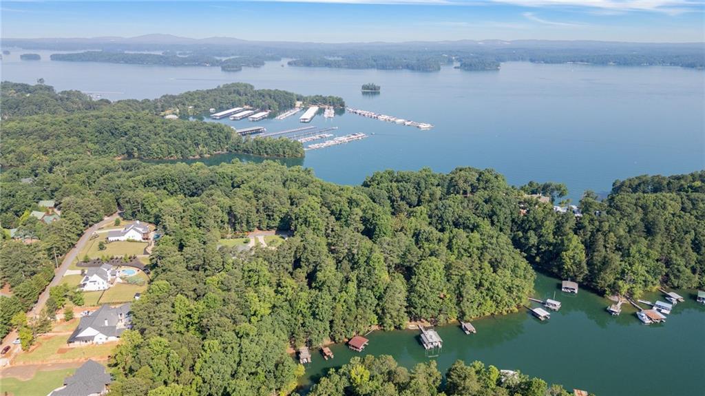 6642 Crestwood Peninsula