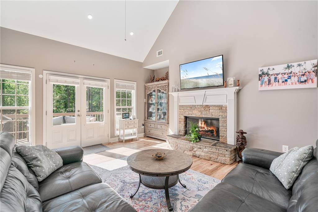 6642 Crestwood Peninsula