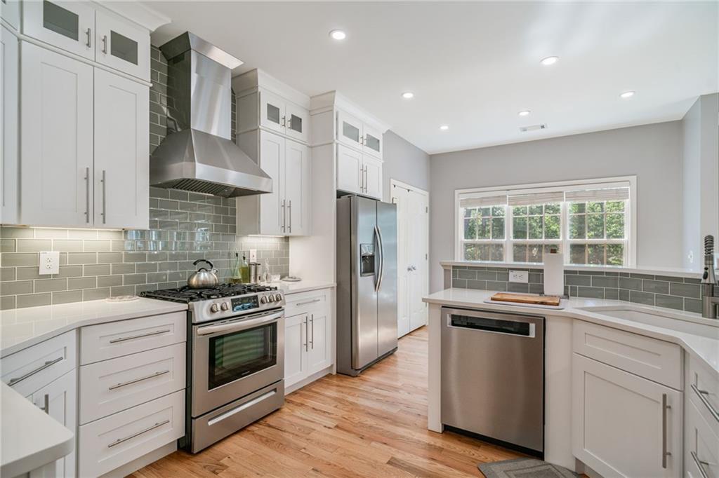 6642 Crestwood Peninsula