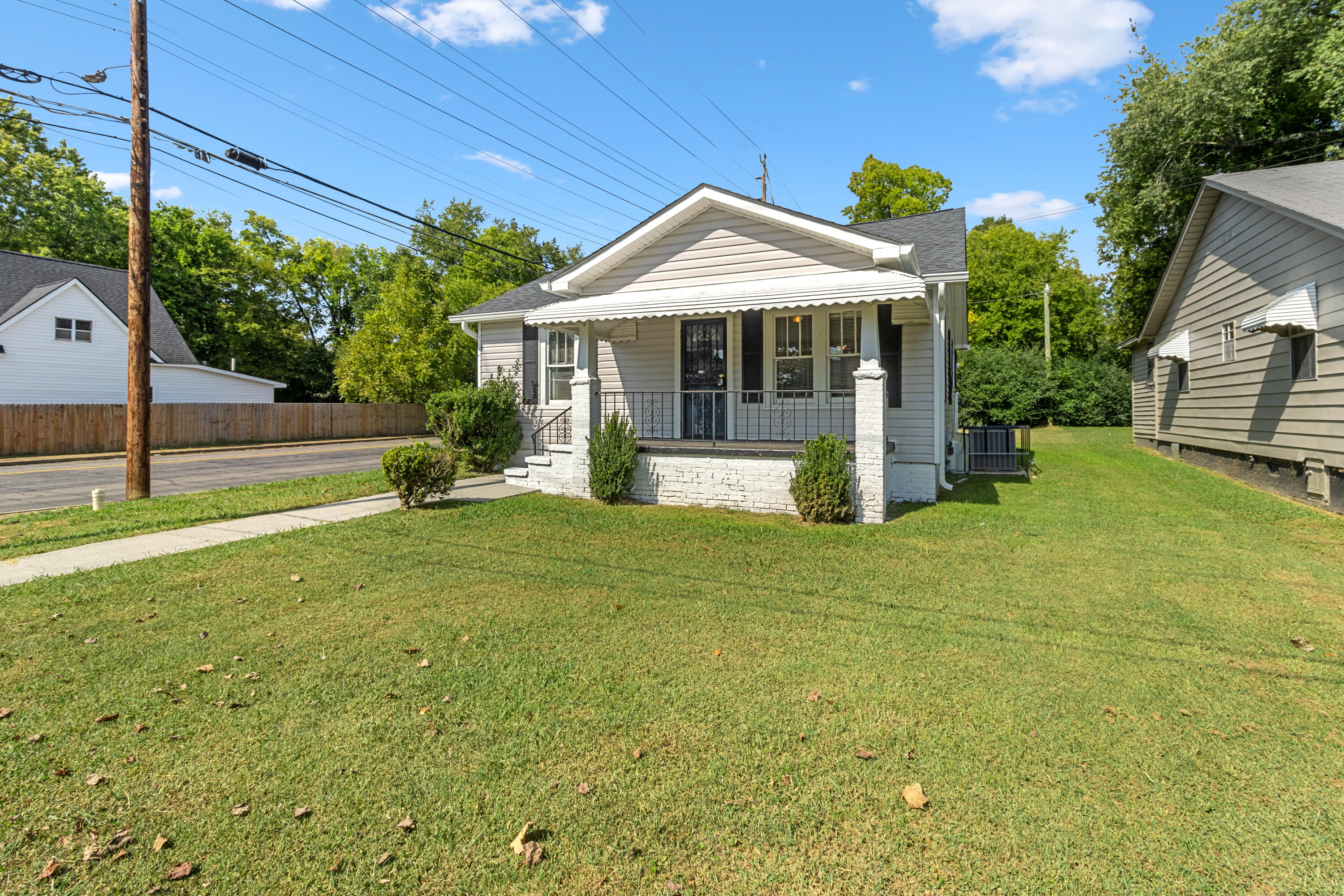 2001 Laura Street