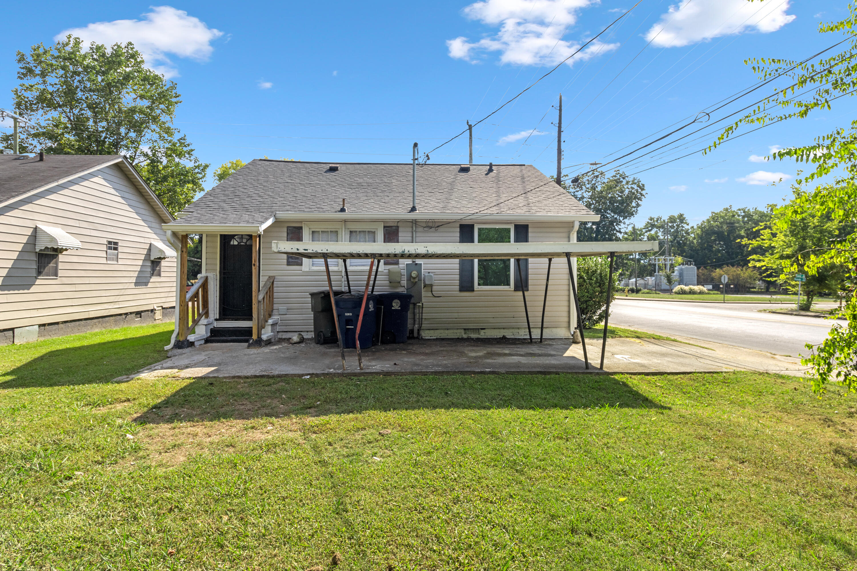2001 Laura Street