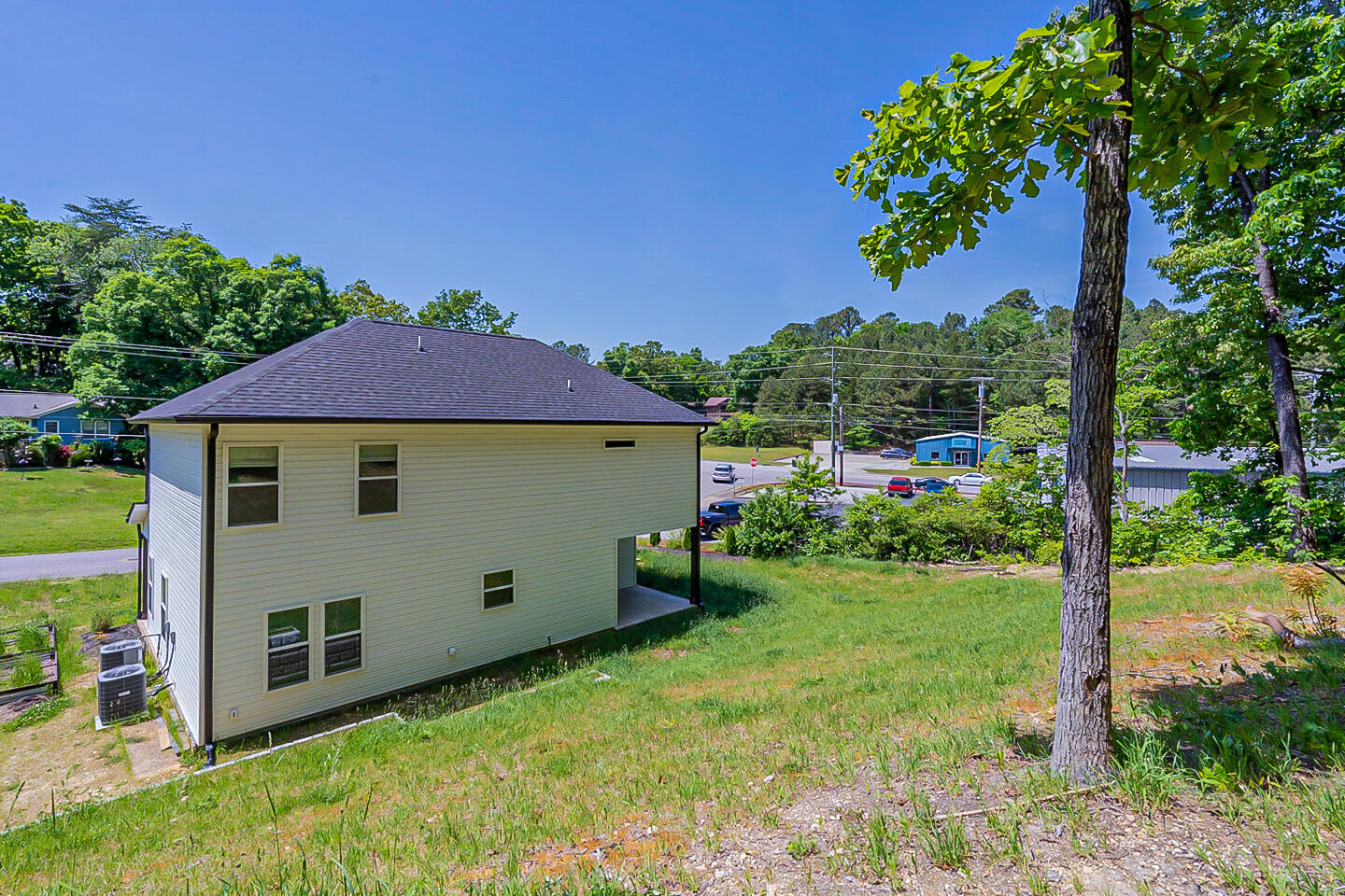 3924 W Fairfax Drive