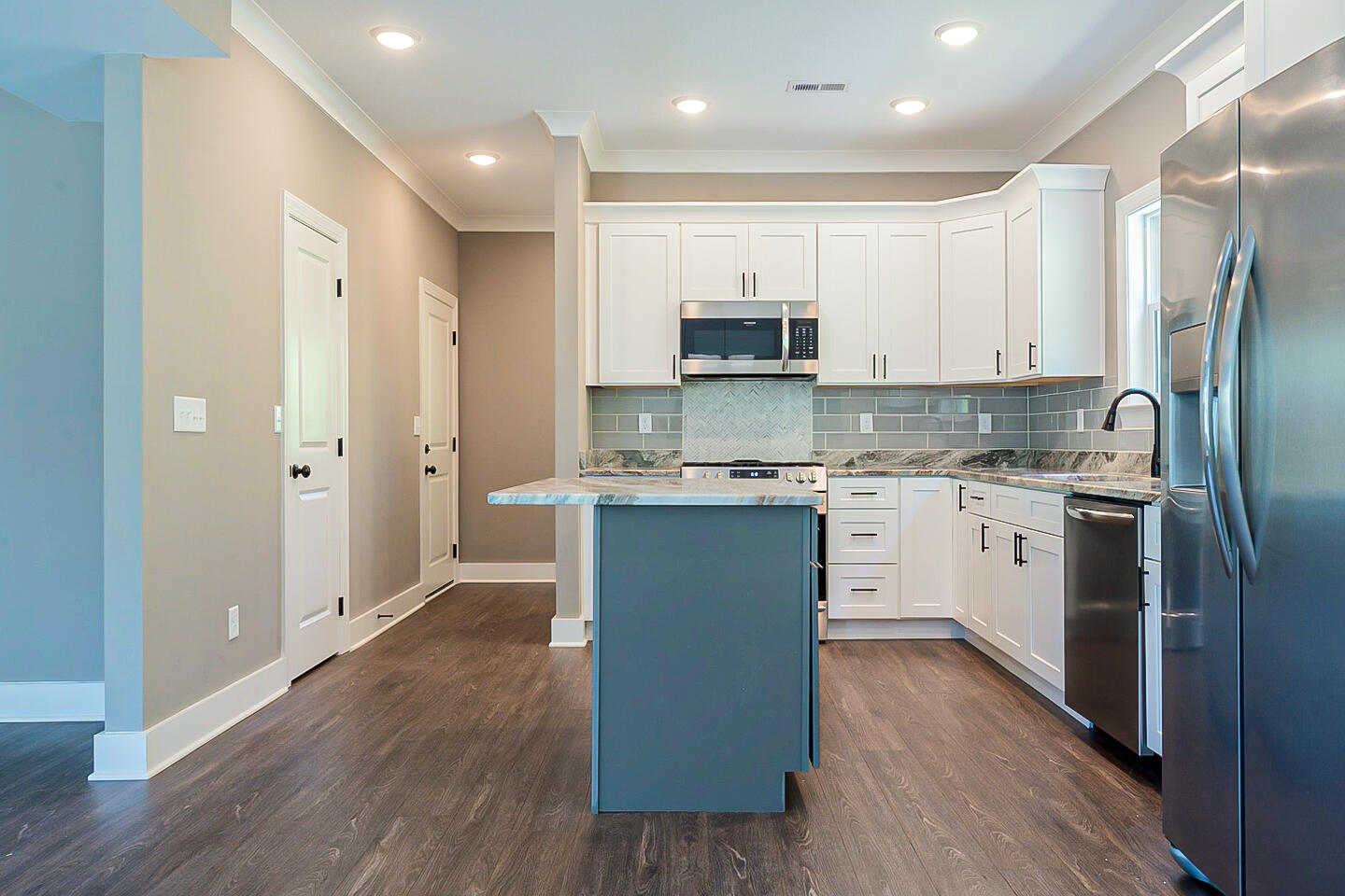 3924 W Fairfax Drive