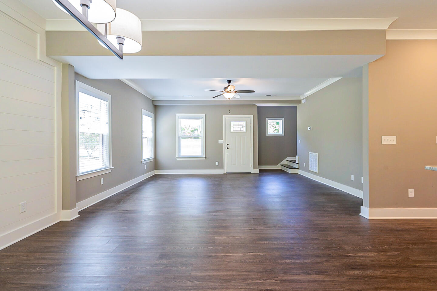 3924 W Fairfax Drive