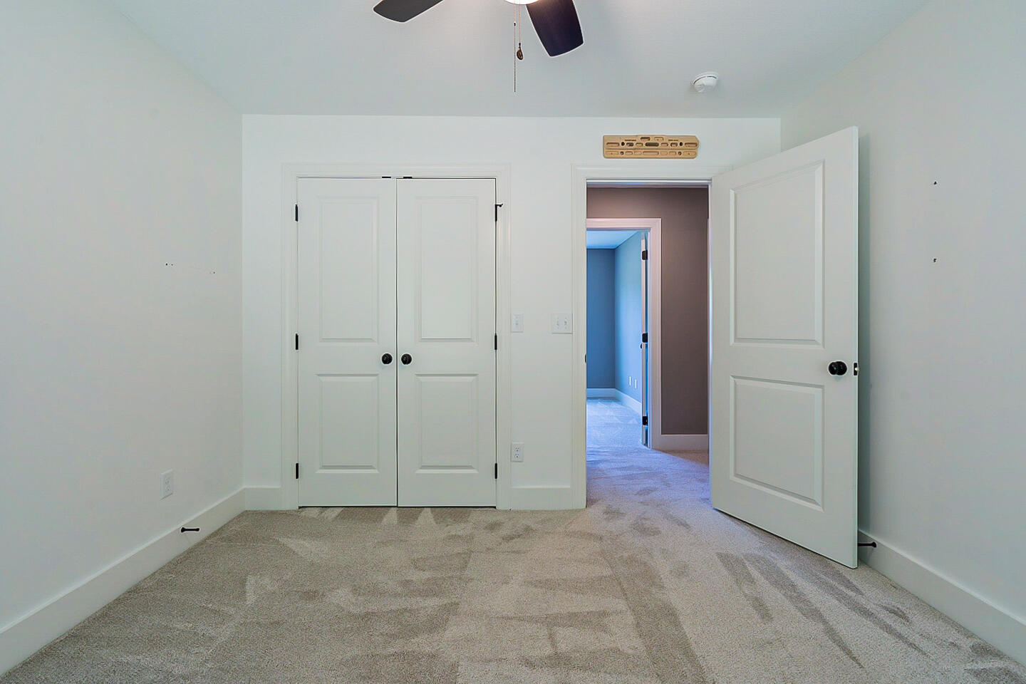 3924 W Fairfax Drive