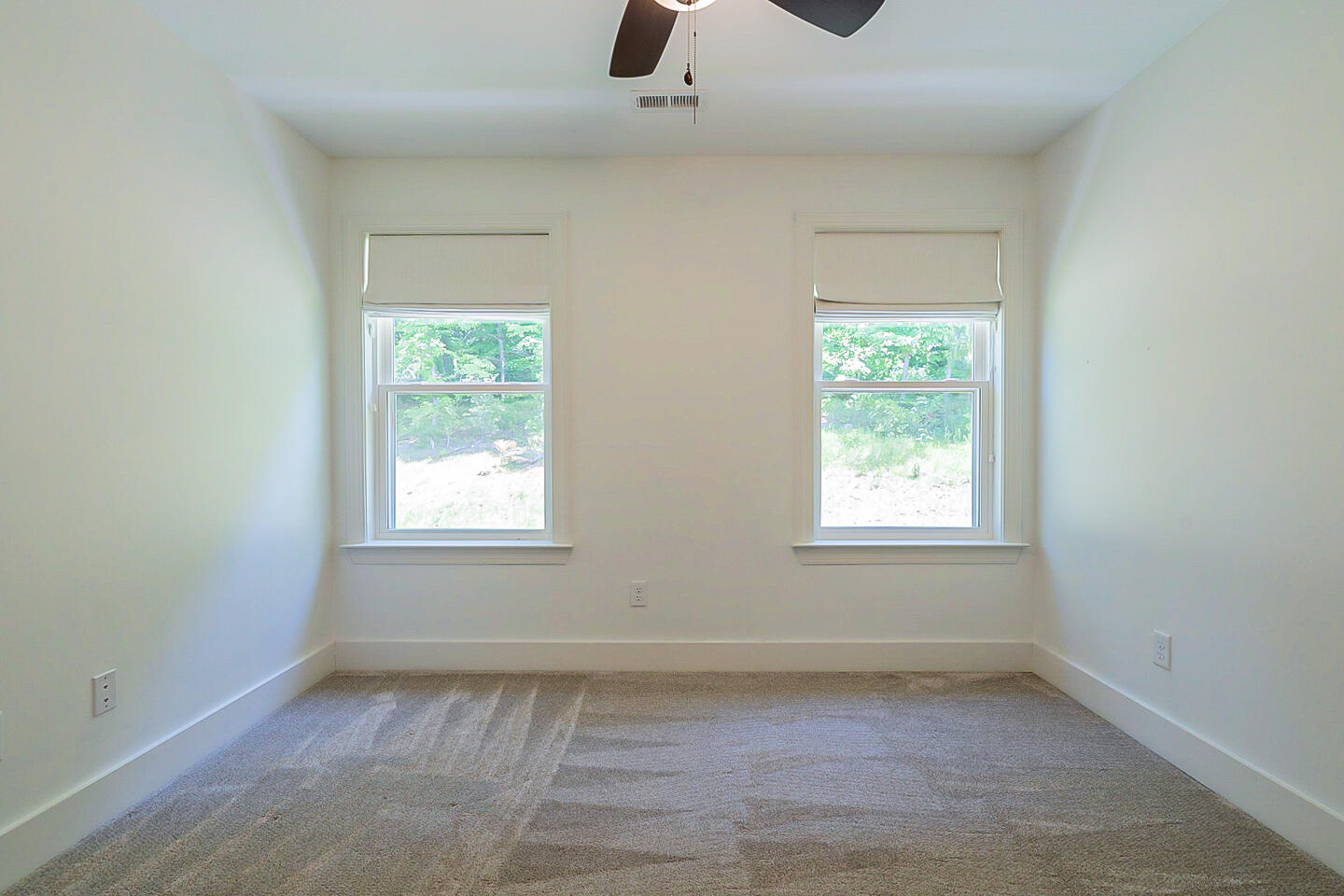 3924 W Fairfax Drive