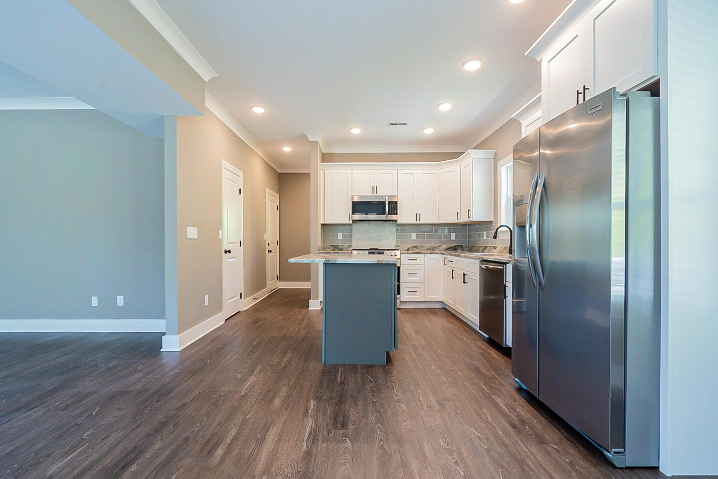 3924 W Fairfax Drive