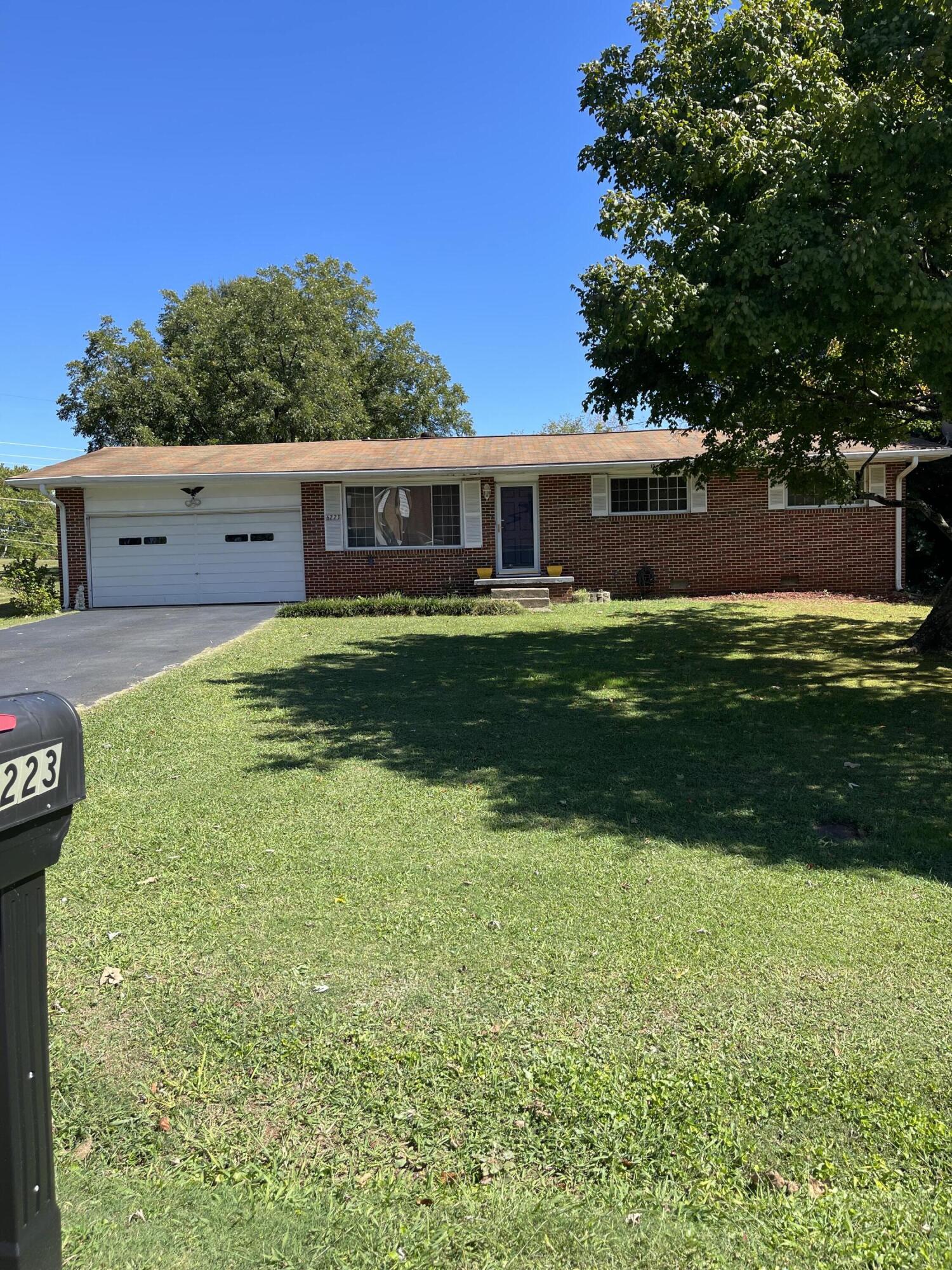 6223 Laguana Drive