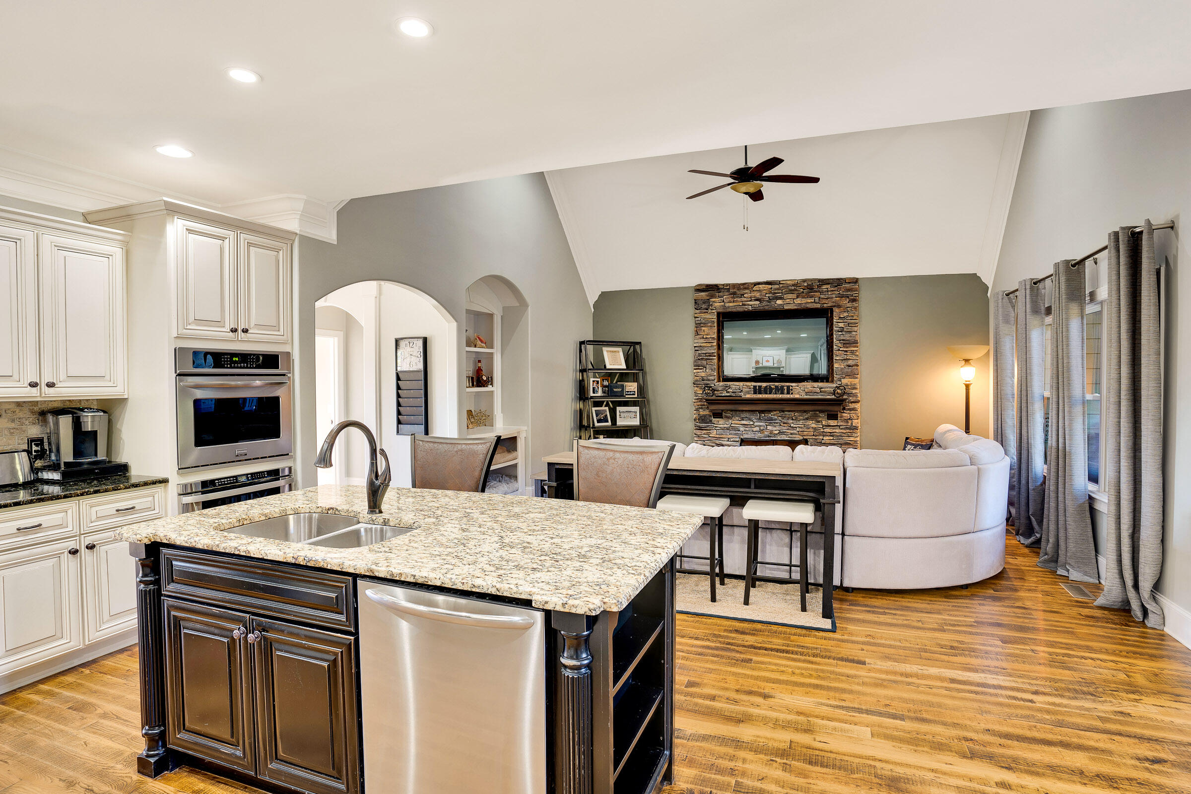 659 Deer Valley Drive