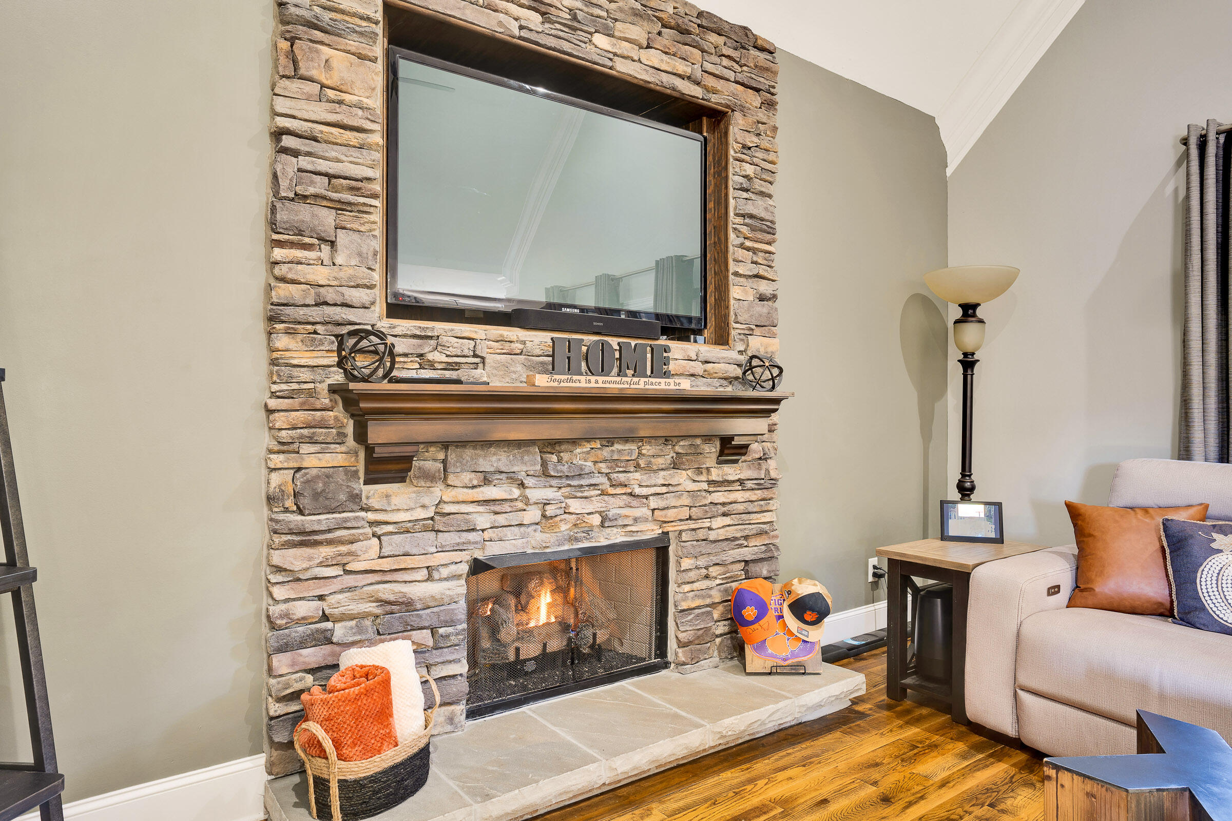 659 Deer Valley Drive