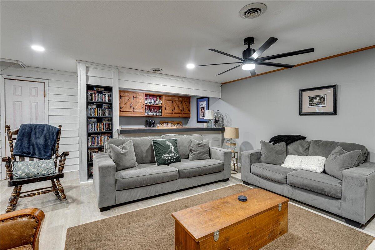 6925 Short Tail Springs Road