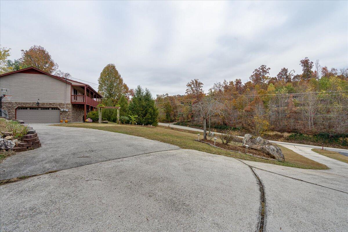 6925 Short Tail Springs Road