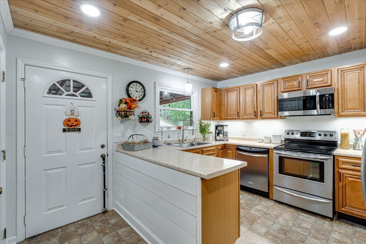 6925 Short Tail Springs Road