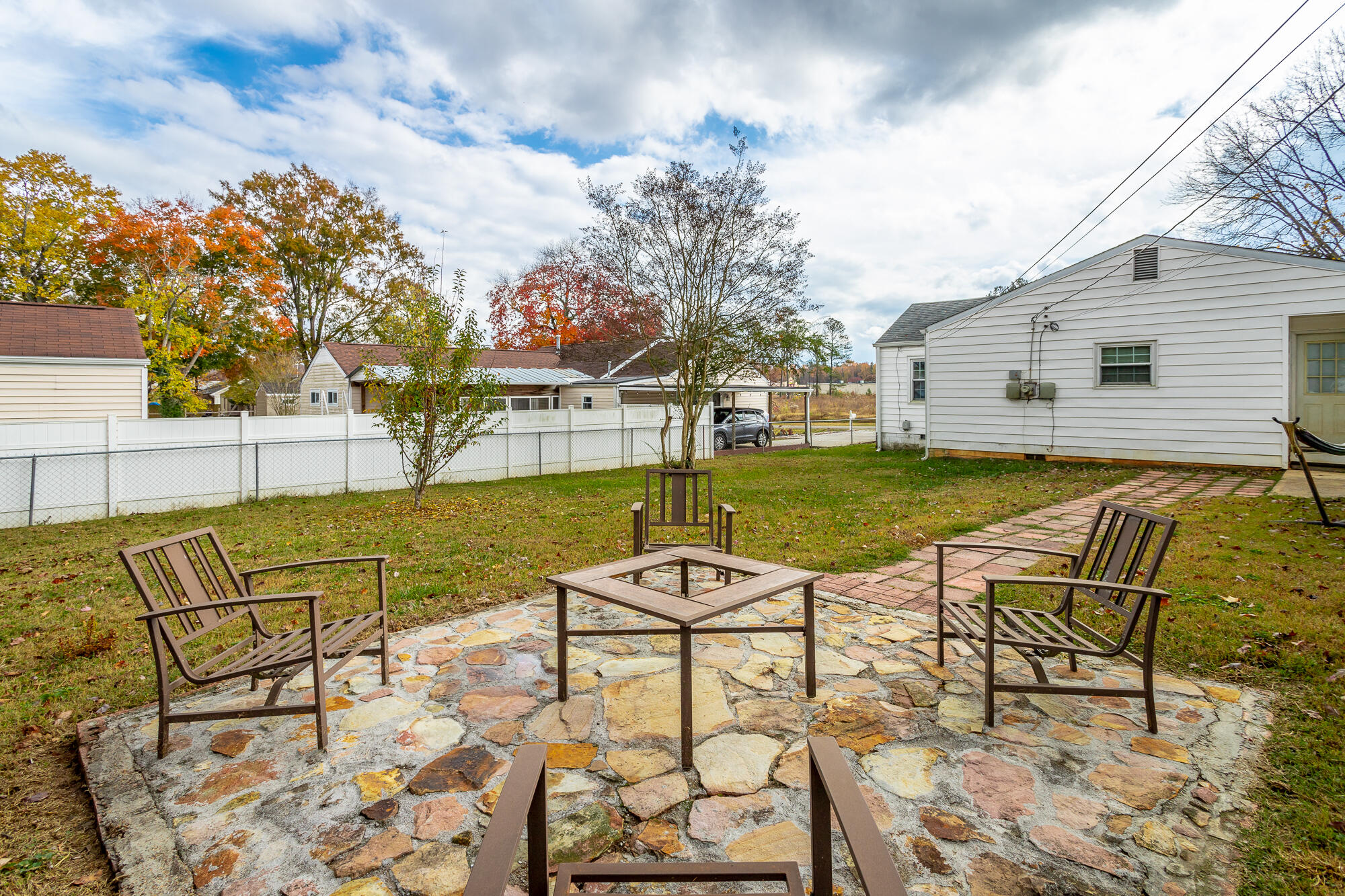 6613 State Line Road
