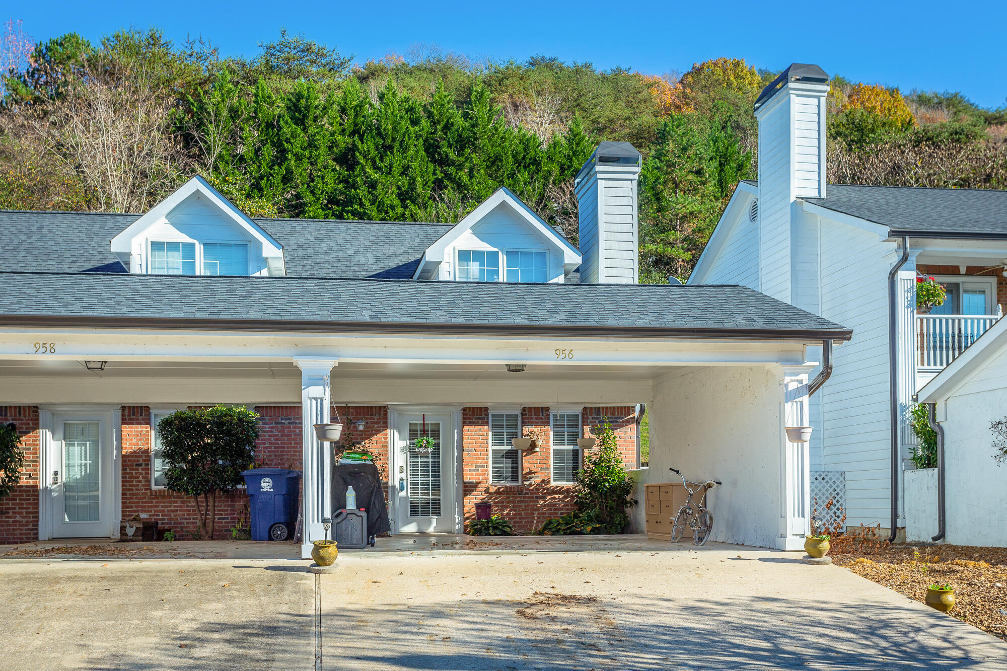 956 Gorge View Lane