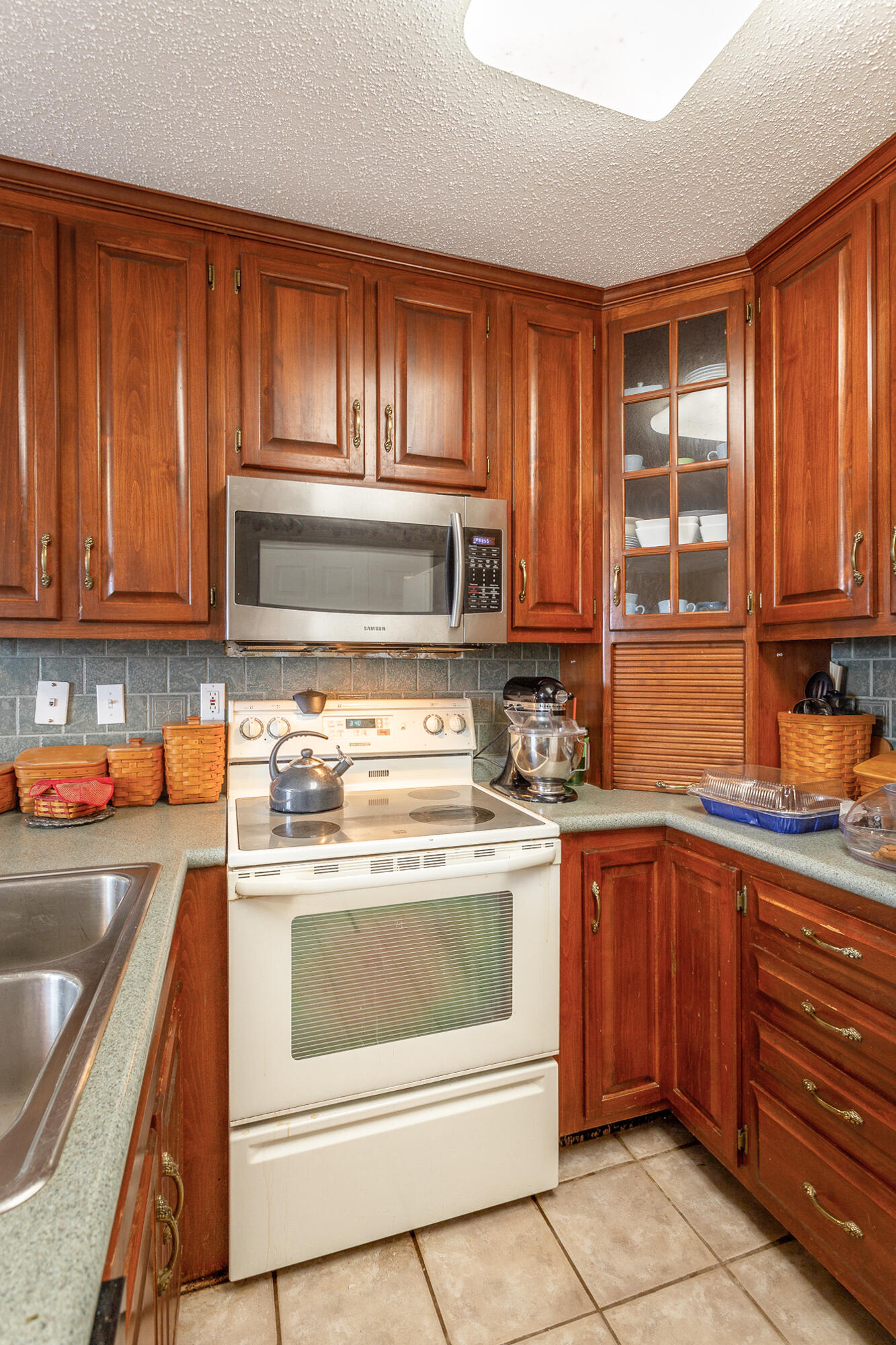 956 Gorge View Lane