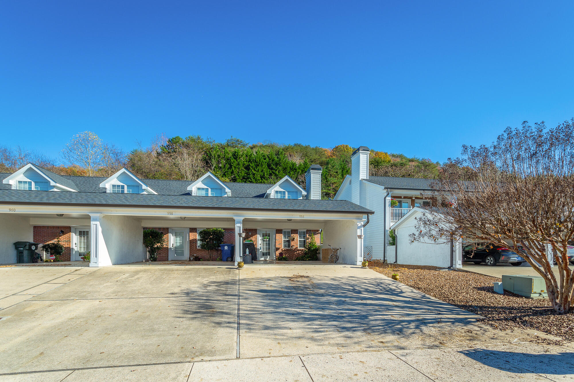 956 Gorge View Lane