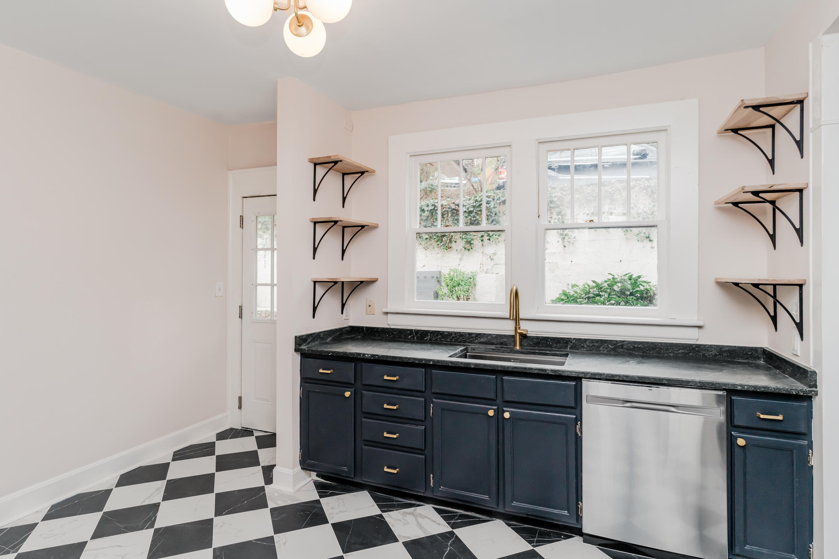 411 Sioux Trail