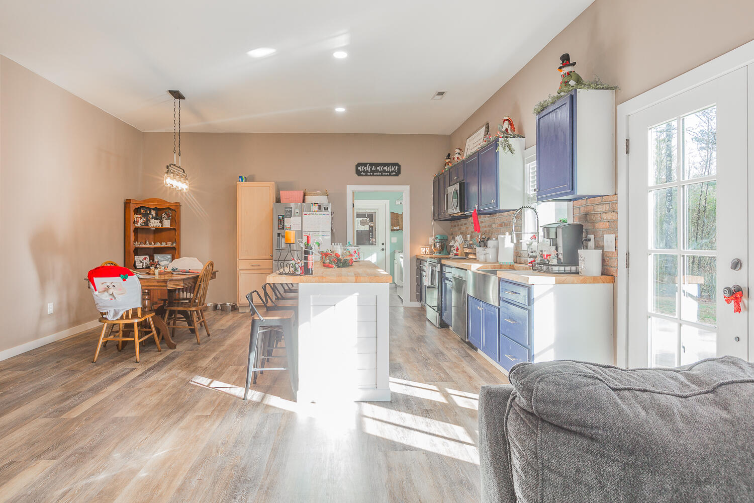 990 Hemphill Road