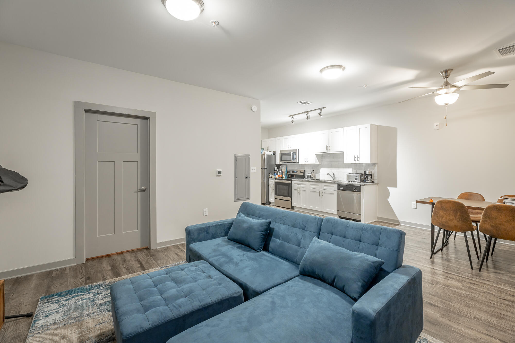 782 Riverfront Parkway, 415
