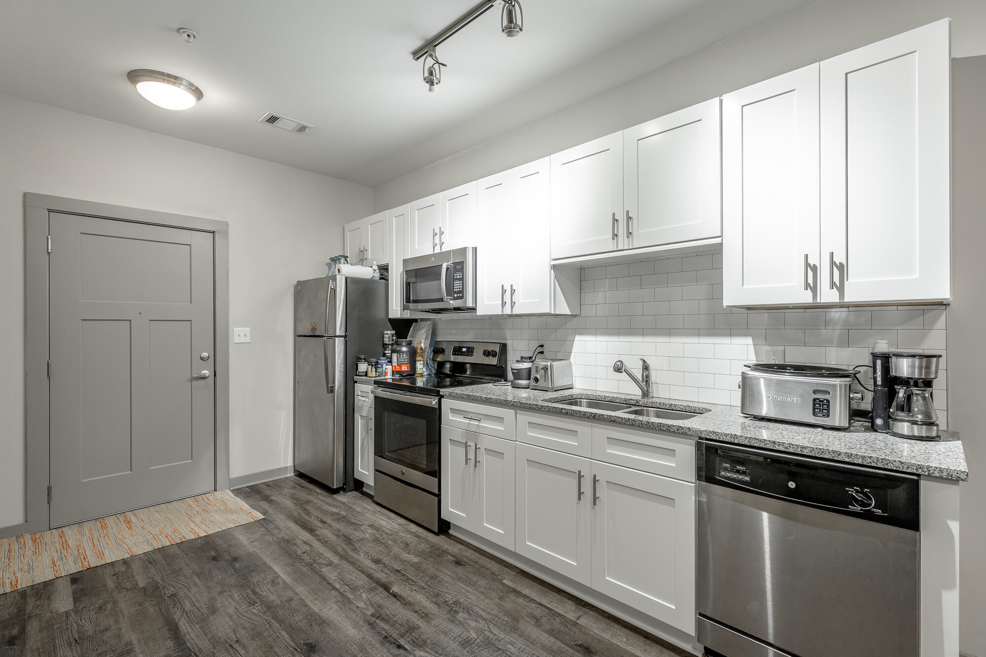 782 Riverfront Parkway, 415
